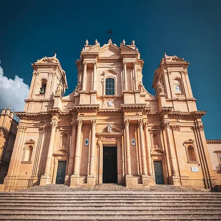 Kallikoros Country & 4* Noto