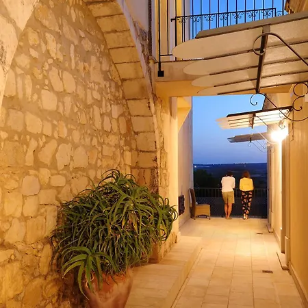 Kallikoros Country & 4* Noto